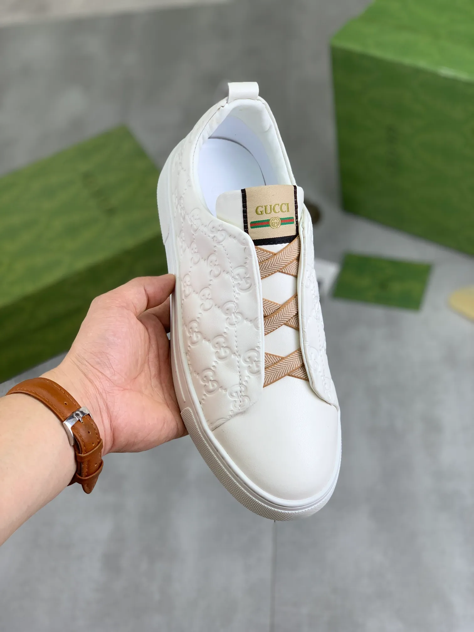 Men's shoes 💰P460💰[New model] (GUCCI) official website's latest 🎁🎁casual and fashionable men's shoes👟, hot style 💥 style is simple and elegant, exclusive for trendy men. Unique official website's latest brand double G elements Original 👑Gucci decoration, fashionable and generous, the fabric is original frosted calfskin✅Full imported sheepskin lining, the official website specifies wear-resistant, lightweight original rubber casual outsole, the classic model is taken in kind at the counter🎬38-44 Black or white optional